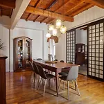 Best Location W/ Breathtaking Views Chic Palace